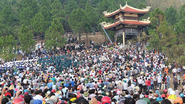 viếng mộ đại tướng Võ Nguyên Giáp