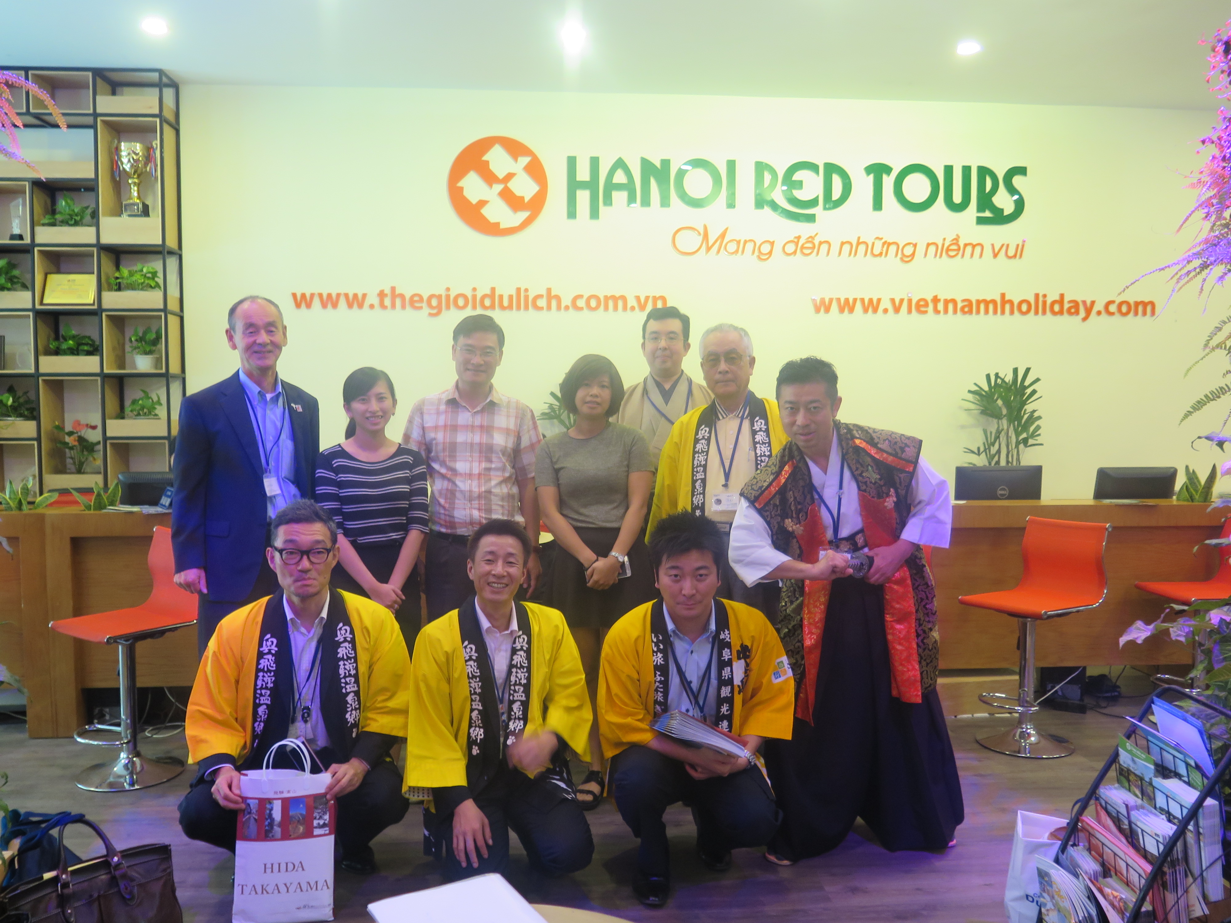 HANOIREDTOURS ĐÓN TIẾP ĐÓN TỈNH GIFU (NHẬT BẢN) ĐẾN THĂM VÀ LÀM VIỆC