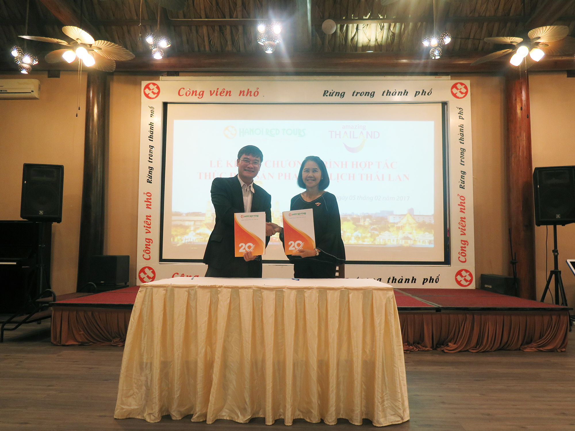 HANOIREDTOURS KÝ KẾT CHƯƠNG TRÌNH HỢP TÁC CHIẾN LƯỢC VỚI TỔNG CỤC DU LỊCH THÁI LAN