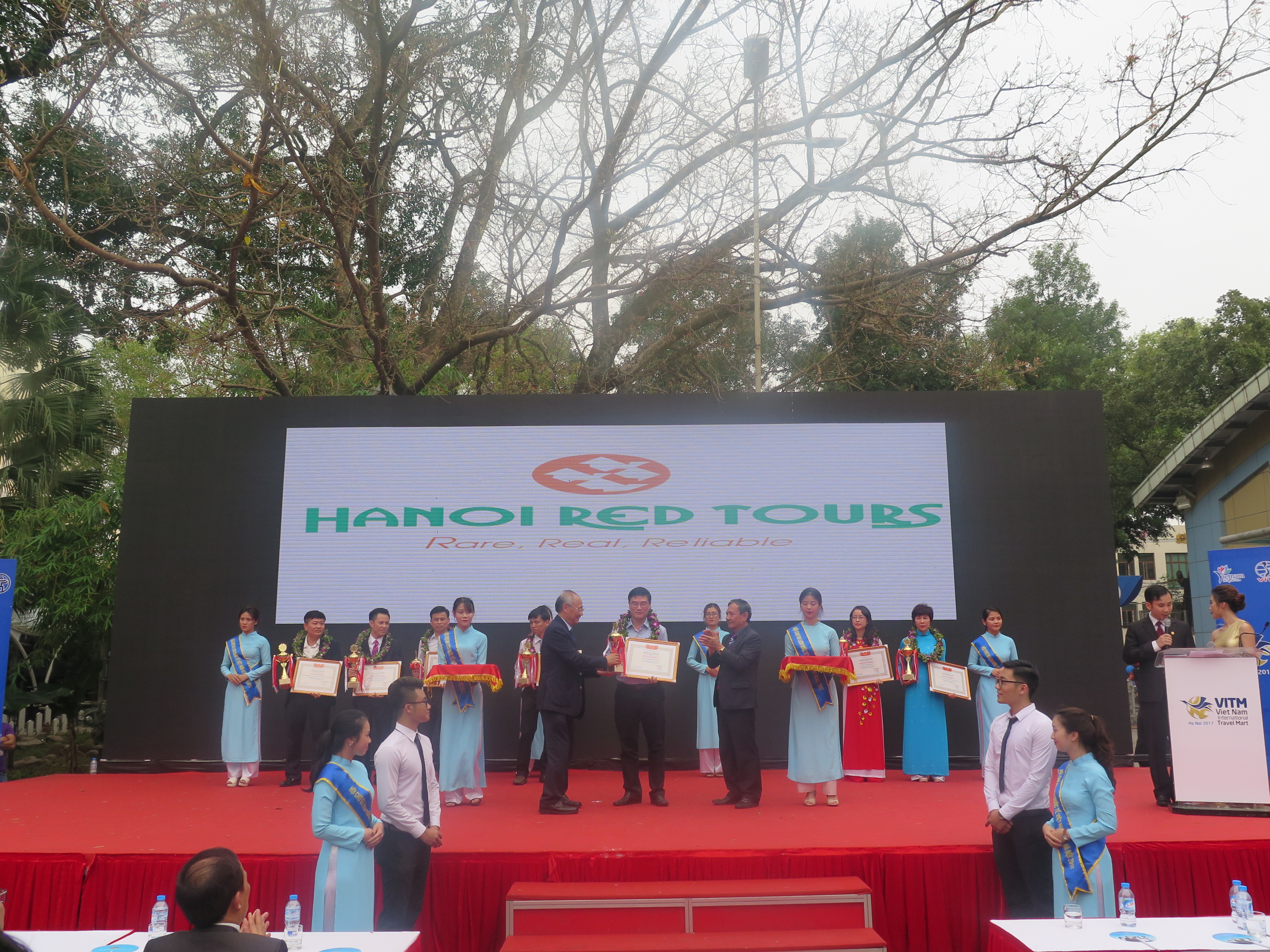 HANOIREDTOURS VÀ NHỮNG HÌNH ẢNH ẤN TƯỢNG TẠI HỘI CHỢ VITM 2017 