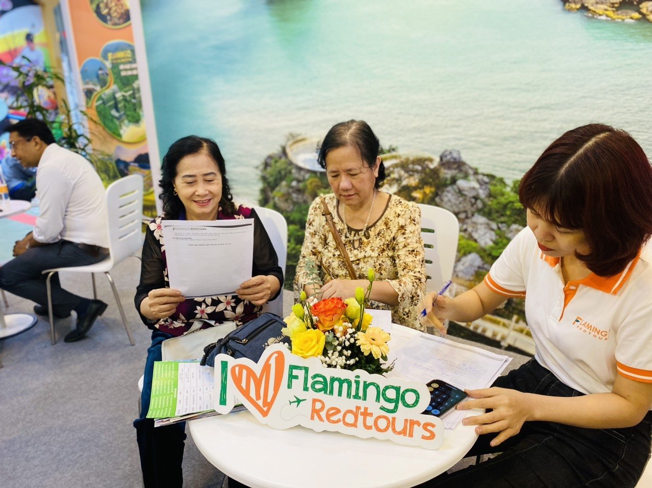 KHUYẾN MẠI TẠI VITM: MUA TOUR TẶNG QUÀ 