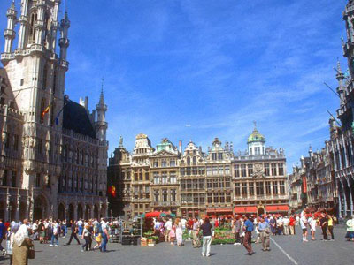 Nếu các bạn đi Châu Âu hãy đăng ký với Hanoi Redtours
