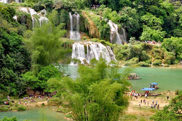 Ngày 2: 	CAO BẰNG – THÁC BẢN GIỐC – CHÙA PHẬT TÍCH TRÚC LÂM - ĐỘNG NGƯỜM NGAO ( Ăn: Sáng, Trưa, Tối)