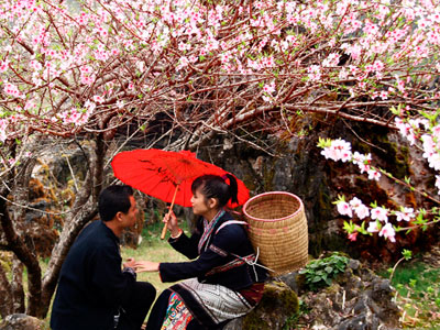 Ngày 2(22/4): YÊN MINH -  LŨNG CÚ - ĐỒNG VĂN – MÈO VẠC (Ăn: Sáng, Trưa, Tối)