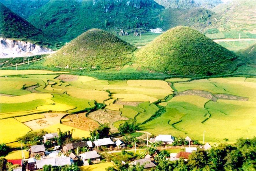Ngày 1(21/4): 	HÀ NỘI – QUẢN BẠ - YÊN MINH   (Ăn: Trưa, Tối)