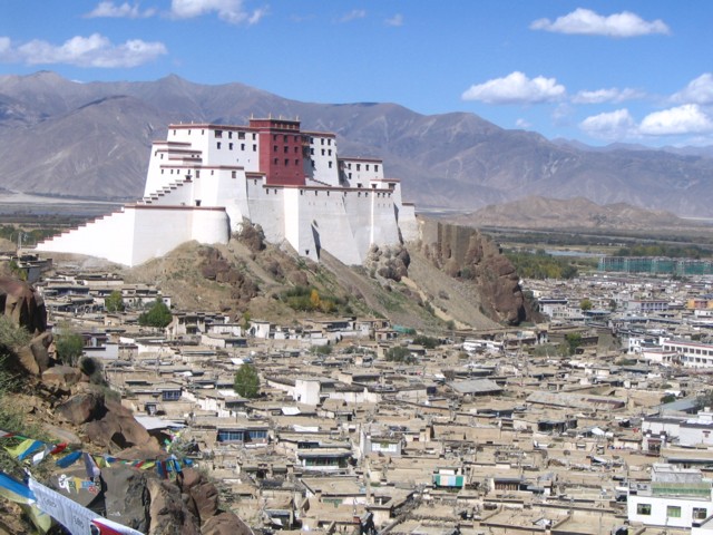 NGÀY 04: 	LAHSA - SHIGATSE			                         (Ăn: Sáng, Trưa,  Chiều)