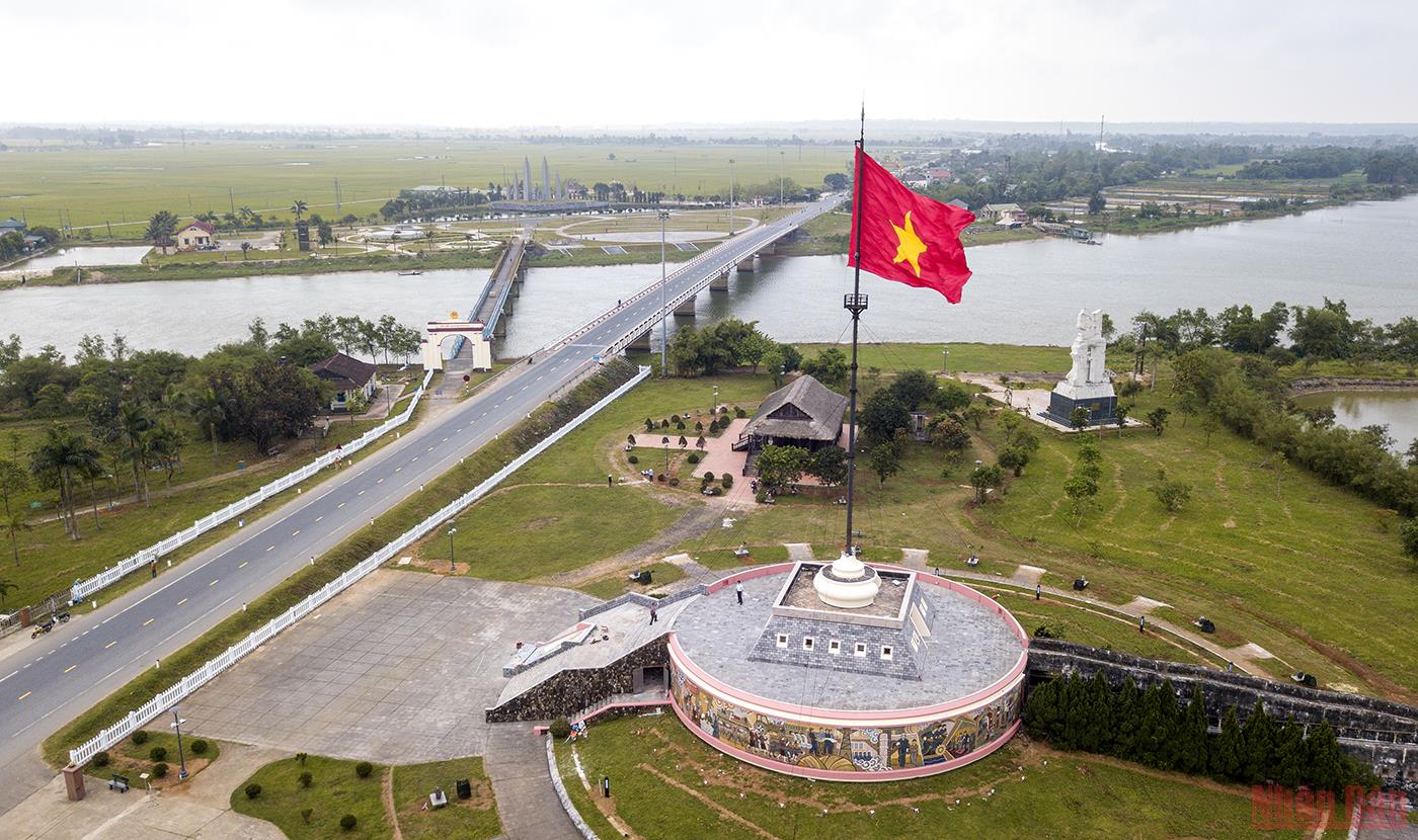 HÀNH TRÌNH VỀ NGUỒN  QUẢNG BÌNH - QUẢNG TRỊ - CẦU HIỀN LƯƠNG - SÔNG BẾN HẢI - ĐỊA ĐẠO VỊNH MỐC - BIỂN CỬA TÙNG 