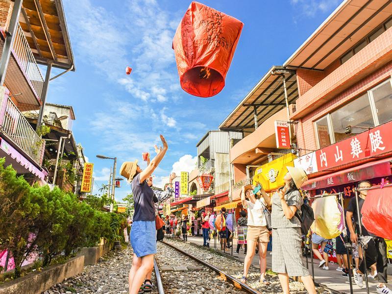 HÀ NỘI -  CAO HÙNG – RỪNG QUỐC GIA ALISHAN – ĐÀI BẮC