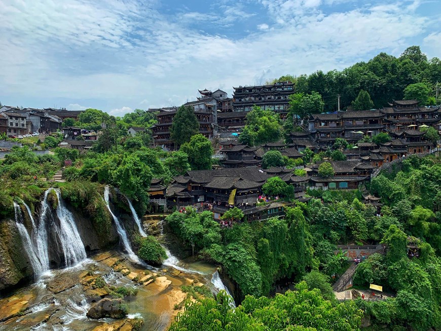 TRƯƠNG GIA GIỚI – VŨ LĂNG NGUYÊN -  DƯƠNG GIA GIỚI – HỒ BẢO PHONG – PHƯỢNG HOÀNG CỔ TRẤN – PHÙ DUNG TRẤN 