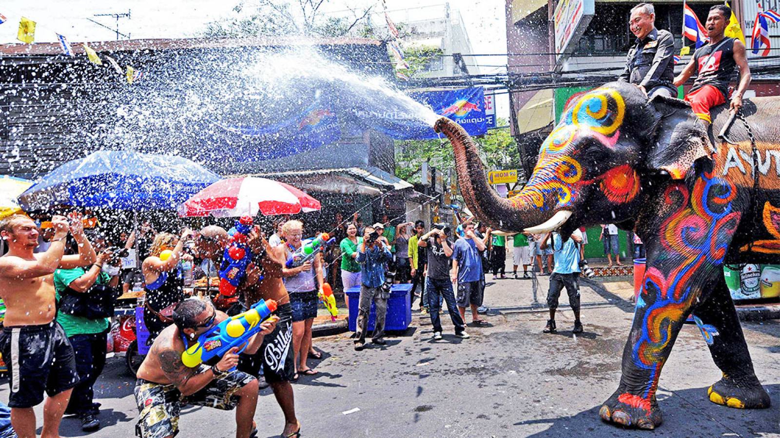 Đến Thái Lan hòa mình vào Lễ hội Té Nước Songkran