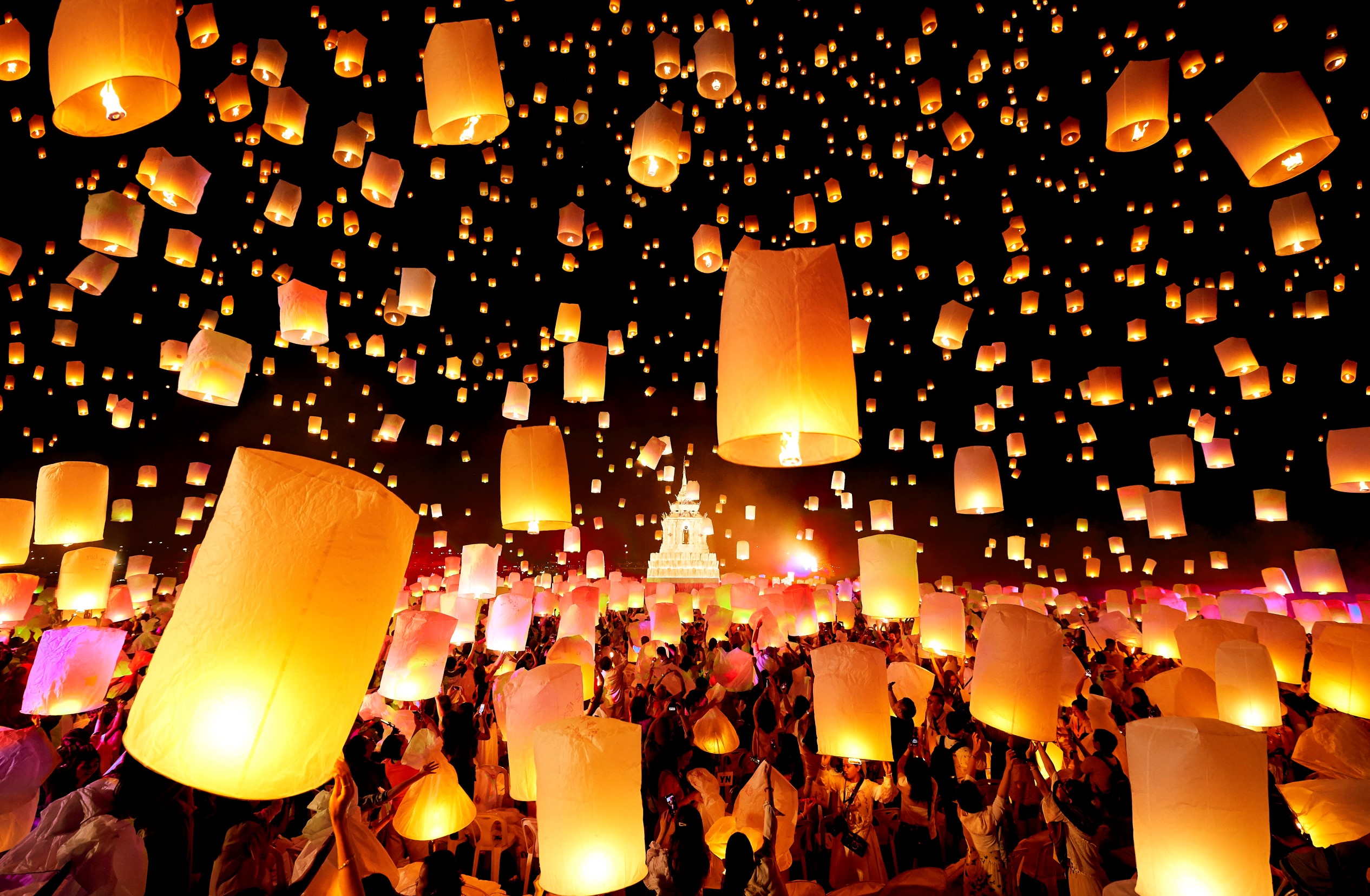 LUNG LINH LỄ HỘI THẢ ĐÈN TRỜI TẠI CHIANG MAI 