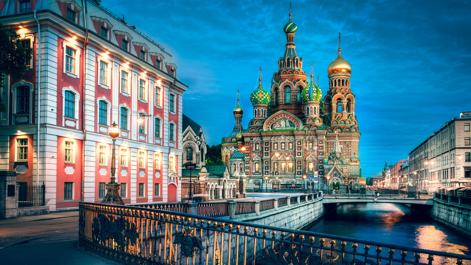 Khi Saint Petersburg giương lên cánh buồm đỏ